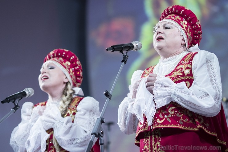 XXV Vispārējo latviešu dziesmu un XV deju svētku ietvaros pirmdien, 1. jūlijā, Lielajā Ģildē notika mazākumtautību kolektīvu koncertuzvedums Zem viena XXV Vispārējo latviešu dziesmu un XV deju svētku ietvaros pirmdien, 1. jūlijā, Lielajā Ģildē notika mazākumtautību kolektīvu koncertuzvedums Zem viena 97702