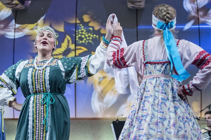 XXV Vispārējo latviešu dziesmu un XV deju svētku ietvaros pirmdien, 1. jūlijā, Lielajā Ģildē notika mazākumtautību kolektīvu koncertuzvedums Zem viena XXV Vispārējo latviešu dziesmu un XV deju svētku ietvaros pirmdien, 1. jūlijā, Lielajā Ģildē notika mazākumtautību kolektīvu koncertuzvedums Zem viena 97711