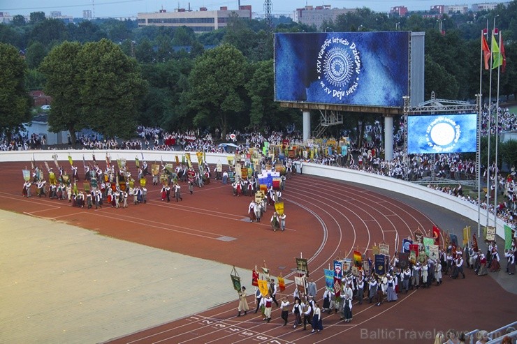 4. jūlijā Daugavas stadionā notika XXV Vispārējo latviešu Dziesmu un XV Deju svētku deju lieluzveduma Tēvu laipa ģenerālmēģinājums, kurā piedalījās 60 4. jūlijā Daugavas stadionā notika XXV Vispārējo latviešu Dziesmu un XV Deju svētku deju lieluzveduma Tēvu laipa ģenerālmēģinājums, kurā piedalījās 60 97920