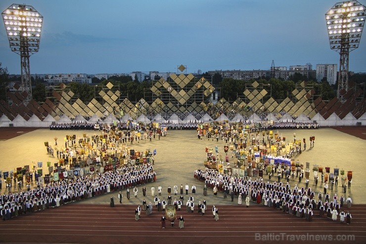 4. jūlijā Daugavas stadionā notika XXV Vispārējo latviešu Dziesmu un XV Deju svētku deju lieluzveduma Tēvu laipa ģenerālmēģinājums, kurā piedalījās 60 4. jūlijā Daugavas stadionā notika XXV Vispārējo latviešu Dziesmu un XV Deju svētku deju lieluzveduma Tēvu laipa ģenerālmēģinājums, kurā piedalījās 60 97929