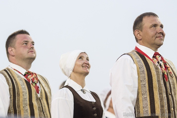 4. jūlijā Daugavas stadionā notika XXV Vispārējo latviešu Dziesmu un XV Deju svētku deju lieluzveduma Tēvu laipa ģenerālmēģinājums, kurā piedalījās 60 4. jūlijā Daugavas stadionā notika XXV Vispārējo latviešu Dziesmu un XV Deju svētku deju lieluzveduma Tēvu laipa ģenerālmēģinājums, kurā piedalījās 60 97933