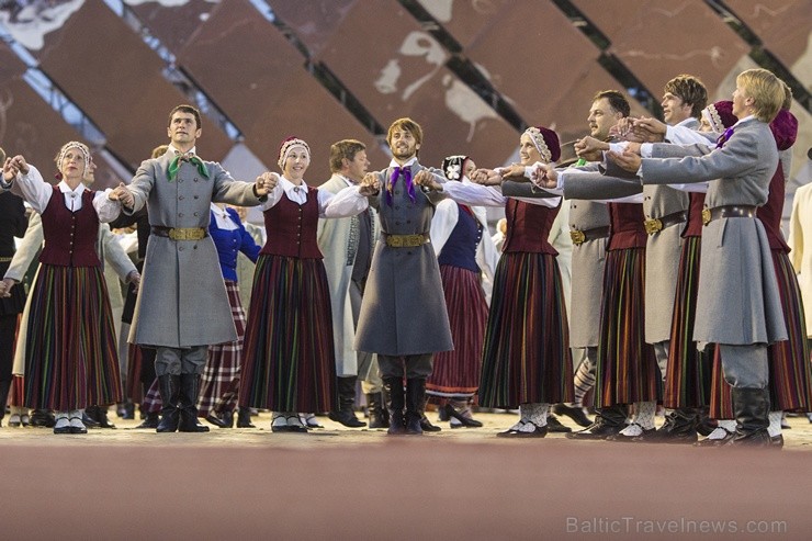 4. jūlijā Daugavas stadionā notika XXV Vispārējo latviešu Dziesmu un XV Deju svētku deju lieluzveduma Tēvu laipa ģenerālmēģinājums, kurā piedalījās 60 4. jūlijā Daugavas stadionā notika XXV Vispārējo latviešu Dziesmu un XV Deju svētku deju lieluzveduma Tēvu laipa ģenerālmēģinājums, kurā piedalījās 60 97939