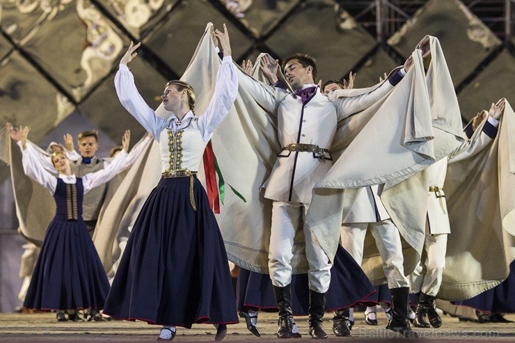 4. jūlijā Daugavas stadionā notika XXV Vispārējo latviešu Dziesmu un XV Deju svētku deju lieluzveduma Tēvu laipa ģenerālmēģinājums, kurā piedalījās 60 4. jūlijā Daugavas stadionā notika XXV Vispārējo latviešu Dziesmu un XV Deju svētku deju lieluzveduma Tēvu laipa ģenerālmēģinājums, kurā piedalījās 60 97974