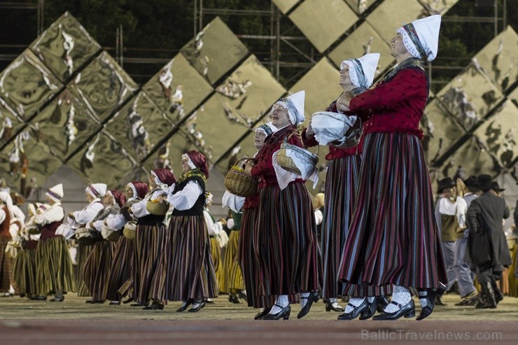 4. jūlijā Daugavas stadionā notika XXV Vispārējo latviešu Dziesmu un XV Deju svētku deju lieluzveduma Tēvu laipa ģenerālmēģinājums, kurā piedalījās 60 4. jūlijā Daugavas stadionā notika XXV Vispārējo latviešu Dziesmu un XV Deju svētku deju lieluzveduma Tēvu laipa ģenerālmēģinājums, kurā piedalījās 60 97986