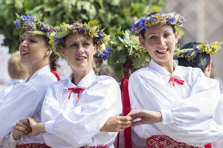 Sestdien, 6. jūlijā notika XXV Vispārējo latviešu Dziesmu un XV Deju svētku Noslēguma koncerta Līgo ģenerālmēģinājumi Sestdien, 6. jūlijā notika XXV Vispārējo latviešu Dziesmu un XV Deju svētku Noslēguma koncerta Līgo ģenerālmēģinājumi 98248