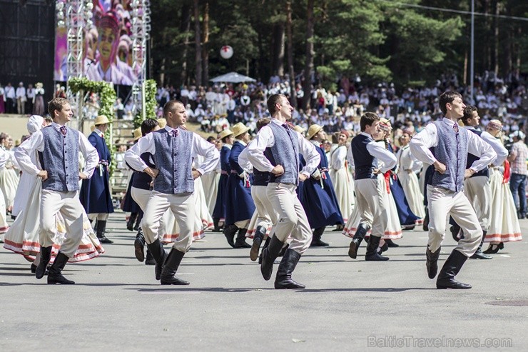 Sestdien, 6. jūlijā notika XXV Vispārējo latviešu Dziesmu un XV Deju svētku Noslēguma koncerta Līgo ģenerālmēģinājumi Sestdien, 6. jūlijā notika XXV Vispārējo latviešu Dziesmu un XV Deju svētku Noslēguma koncerta Līgo ģenerālmēģinājumi 98265