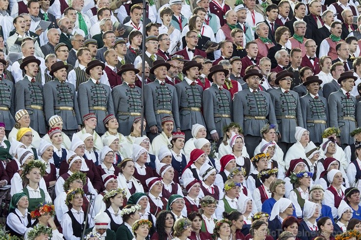 Ar aptuveni 18 000 dalībnieku uzstāšanos Mežaparka Lielajā estrādē noslēdzas XXV Vispārējie latviešu Dziesmu un XV Deju svētki Ar aptuveni 18 000 dalībnieku uzstāšanos Mežaparka Lielajā estrādē noslēdzas XXV Vispārējie latviešu Dziesmu un XV Deju svētki 98292