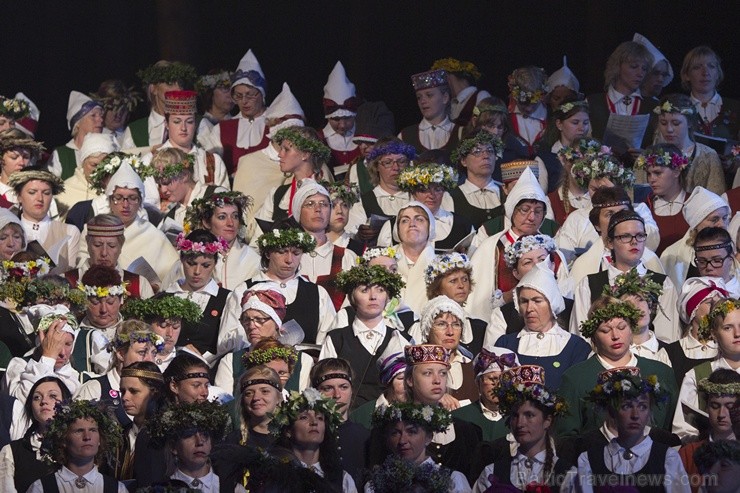 Ar aptuveni 18 000 dalībnieku uzstāšanos Mežaparka Lielajā estrādē noslēdzas XXV Vispārējie latviešu Dziesmu un XV Deju svētki Ar aptuveni 18 000 dalībnieku uzstāšanos Mežaparka Lielajā estrādē noslēdzas XXV Vispārējie latviešu Dziesmu un XV Deju svētki 98335