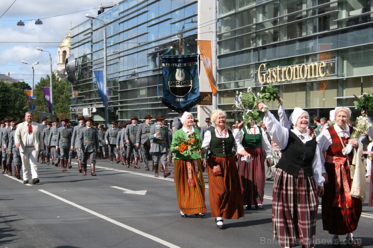 XXV Vispārējo latviešu Dziesmu un XV Deju svētku gājiens - bildēs meklē sevi vai savu kolektīvu. XXV Vispārējo latviešu Dziesmu un XV Deju svētku gājiens - bildēs meklē sevi vai savu kolektīvu. 98465