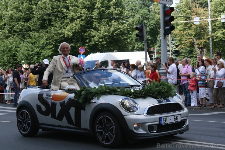 XXV Vispārējo latviešu Dziesmu un XV Deju svētku gājiens - bildēs meklē sevi vai savu kolektīvu. XXV Vispārējo latviešu Dziesmu un XV Deju svētku gājiens - bildēs meklē sevi vai savu kolektīvu. 98467