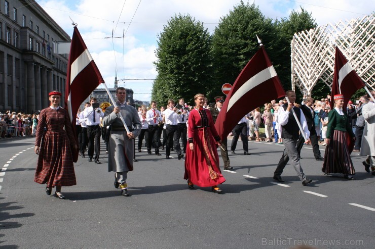 XXV Vispārējo latviešu Dziesmu un XV Deju svētku gājiens - bildēs meklē sevi vai savu kolektīvu. XXV Vispārējo latviešu Dziesmu un XV Deju svētku gājiens - bildēs meklē sevi vai savu kolektīvu. 98468