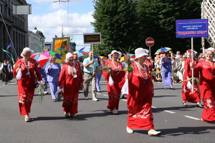 XXV Vispārējo latviešu Dziesmu un XV Deju svētku gājiens - bildēs meklē sevi vai savu kolektīvu. XXV Vispārējo latviešu Dziesmu un XV Deju svētku gājiens - bildēs meklē sevi vai savu kolektīvu. 98476