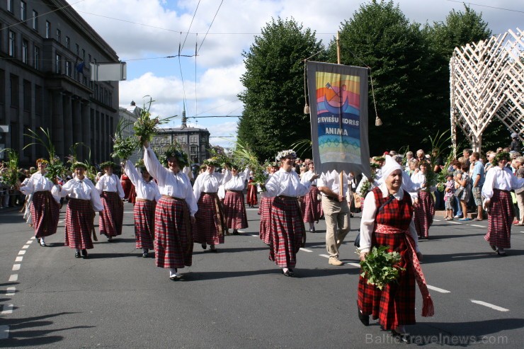 XXV Vispārējo latviešu Dziesmu un XV Deju svētku gājiens - bildēs meklē sevi vai savu kolektīvu. XXV Vispārējo latviešu Dziesmu un XV Deju svētku gājiens - bildēs meklē sevi vai savu kolektīvu. 98485
