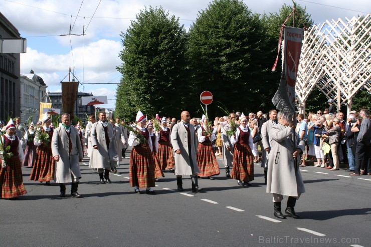 XXV Vispārējo latviešu Dziesmu un XV Deju svētku gājiens - bildēs meklē sevi vai savu kolektīvu. XXV Vispārējo latviešu Dziesmu un XV Deju svētku gājiens - bildēs meklē sevi vai savu kolektīvu. 98488