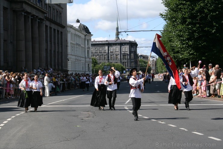 XXV Vispārējo latviešu Dziesmu un XV Deju svētku gājiens - bildēs meklē sevi vai savu kolektīvu. XXV Vispārējo latviešu Dziesmu un XV Deju svētku gājiens - bildēs meklē sevi vai savu kolektīvu. 98493