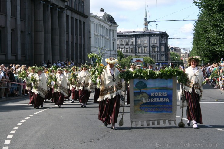XXV Vispārējo latviešu Dziesmu un XV Deju svētku gājiens - bildēs meklē sevi vai savu kolektīvu. XXV Vispārējo latviešu Dziesmu un XV Deju svētku gājiens - bildēs meklē sevi vai savu kolektīvu. 98495