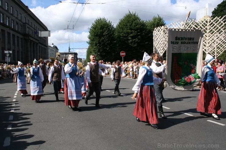 XXV Vispārējo latviešu Dziesmu un XV Deju svētku gājiens - bildēs meklē sevi vai savu kolektīvu. XXV Vispārējo latviešu Dziesmu un XV Deju svētku gājiens - bildēs meklē sevi vai savu kolektīvu. 98502