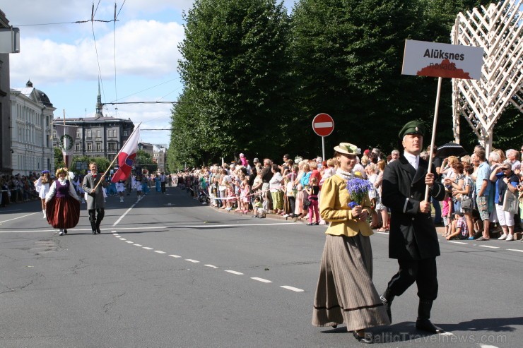 XXV Vispārējo latviešu Dziesmu un XV Deju svētku gājiens - bildēs meklē sevi vai savu kolektīvu. XXV Vispārējo latviešu Dziesmu un XV Deju svētku gājiens - bildēs meklē sevi vai savu kolektīvu. 98510