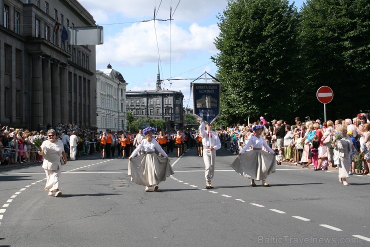 XXV Vispārējo latviešu Dziesmu un XV Deju svētku gājiens - bildēs meklē sevi vai savu kolektīvu. XXV Vispārējo latviešu Dziesmu un XV Deju svētku gājiens - bildēs meklē sevi vai savu kolektīvu. 98514