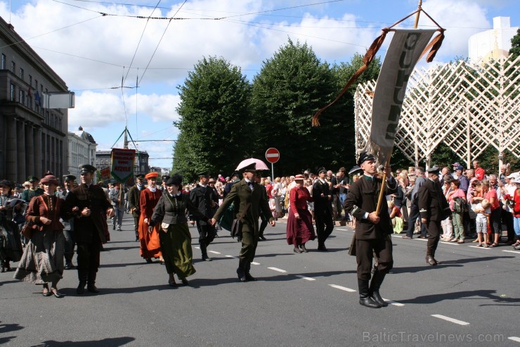 XXV Vispārējo latviešu Dziesmu un XV Deju svētku gājiens - bildēs meklē sevi vai savu kolektīvu. XXV Vispārējo latviešu Dziesmu un XV Deju svētku gājiens - bildēs meklē sevi vai savu kolektīvu. 98517