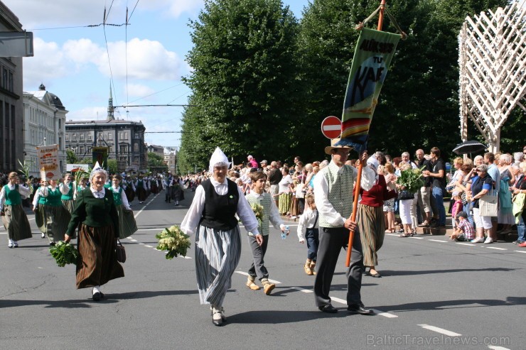 XXV Vispārējo latviešu Dziesmu un XV Deju svētku gājiens - bildēs meklē sevi vai savu kolektīvu. XXV Vispārējo latviešu Dziesmu un XV Deju svētku gājiens - bildēs meklē sevi vai savu kolektīvu. 98522