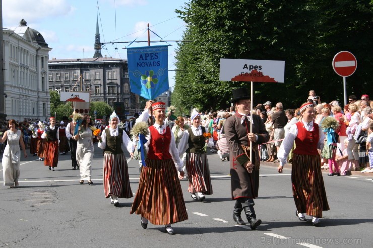 XXV Vispārējo latviešu Dziesmu un XV Deju svētku gājiens - bildēs meklē sevi vai savu kolektīvu. XXV Vispārējo latviešu Dziesmu un XV Deju svētku gājiens - bildēs meklē sevi vai savu kolektīvu. 98531