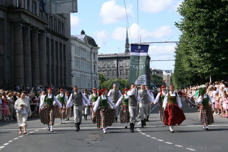 XXV Vispārējo latviešu Dziesmu un XV Deju svētku gājiens - bildēs meklē sevi vai savu kolektīvu. XXV Vispārējo latviešu Dziesmu un XV Deju svētku gājiens - bildēs meklē sevi vai savu kolektīvu. 98543