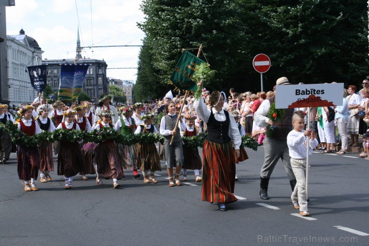 XXV Vispārējo latviešu Dziesmu un XV Deju svētku gājiens - bildēs meklē sevi vai savu kolektīvu. XXV Vispārējo latviešu Dziesmu un XV Deju svētku gājiens - bildēs meklē sevi vai savu kolektīvu. 98545