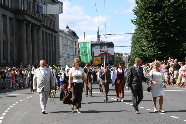 XXV Vispārējo latviešu Dziesmu un XV Deju svētku gājiens - bildēs meklē sevi vai savu kolektīvu. XXV Vispārējo latviešu Dziesmu un XV Deju svētku gājiens - bildēs meklē sevi vai savu kolektīvu. 98557