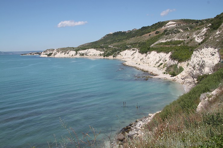 Bulgārija piedāvā pasaules klases golfa laukumu «Thracian Cliffs Golf & Beach Resort». Foto sponsors: www.goadventure.lv Bulgārija piedāvā pasaules klases golfa laukumu «Thracian Cliffs Golf & Beach Resort». Foto sponsors: www.goadventure.lv 98740