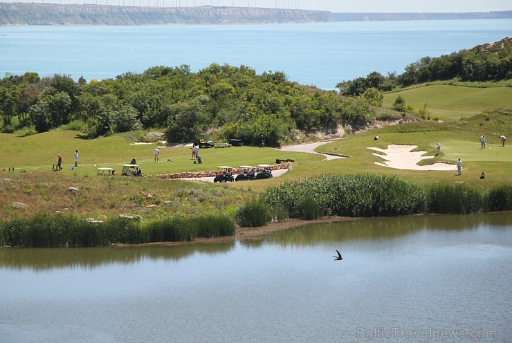 Bulgārija piedāvā pasaules klases golfa laukumu «Thracian Cliffs Golf & Beach Resort». Foto sponsors: www.goadventure.lv Bulgārija piedāvā pasaules klases golfa laukumu «Thracian Cliffs Golf & Beach Resort». Foto sponsors: www.goadventure.lv 98747