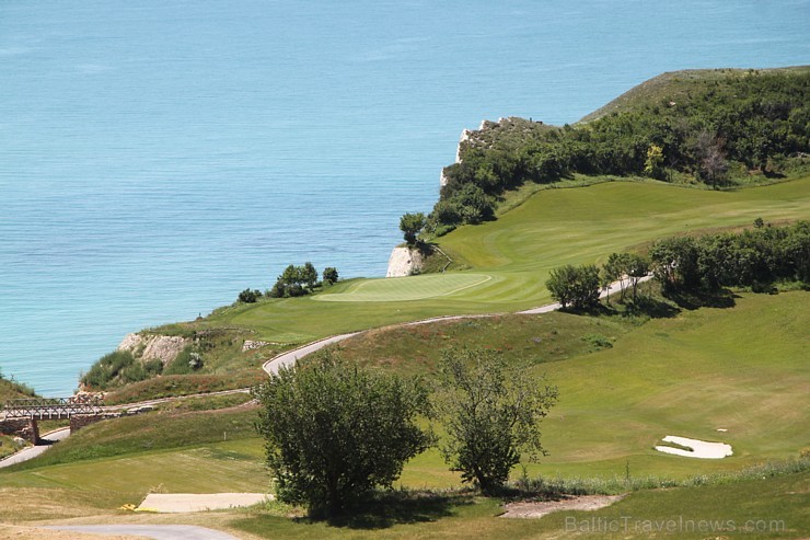 Bulgārija piedāvā pasaules klases golfa laukumu «Thracian Cliffs Golf & Beach Resort». Foto sponsors: www.goadventure.lv Bulgārija piedāvā pasaules klases golfa laukumu «Thracian Cliffs Golf & Beach Resort». Foto sponsors: www.goadventure.lv 98748