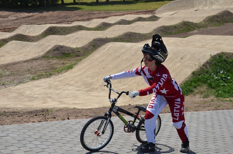 6. jūlijā plkst. 12.00 Preiļu pilsētā pie parka dīķiem tika atklāta aktīvās atpūtas zona un jauna BMX velotrase, kas vietējiem reģiona bērniem un jaun 6. jūlijā plkst. 12.00 Preiļu pilsētā pie parka dīķiem tika atklāta aktīvās atpūtas zona un jauna BMX velotrase, kas vietējiem reģiona bērniem un jaun 98773