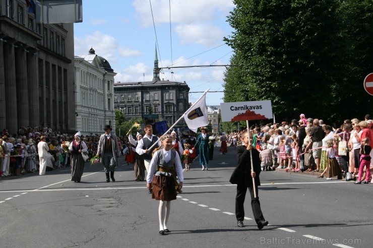 XXV Vispārējo latviešu Dziesmu un XV Deju svētku gājiens - bildēs meklē sevi vai savu kolektīvu. XXV Vispārējo latviešu Dziesmu un XV Deju svētku gājiens - bildēs meklē sevi vai savu kolektīvu. 98930