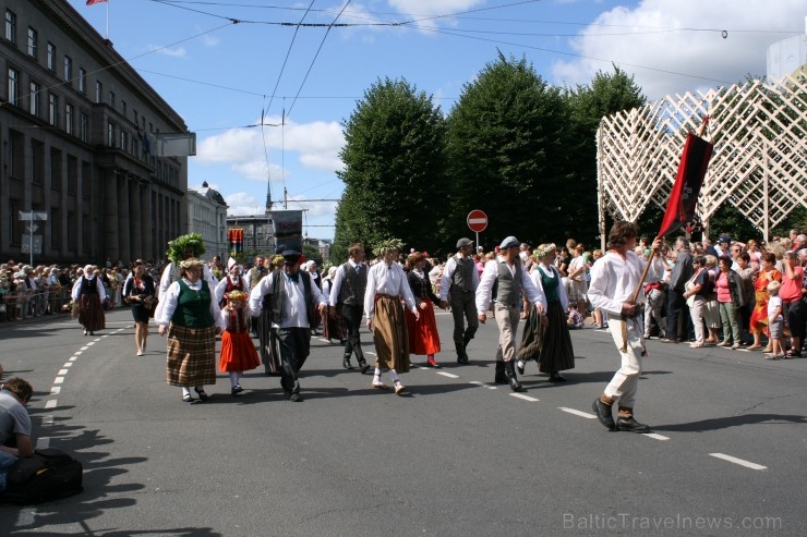XXV Vispārējo latviešu Dziesmu un XV Deju svētku gājiens - bildēs meklē sevi vai savu kolektīvu. XXV Vispārējo latviešu Dziesmu un XV Deju svētku gājiens - bildēs meklē sevi vai savu kolektīvu. 98936
