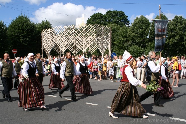 XXV Vispārējo latviešu Dziesmu un XV Deju svētku gājiens - bildēs meklē sevi vai savu kolektīvu. XXV Vispārējo latviešu Dziesmu un XV Deju svētku gājiens - bildēs meklē sevi vai savu kolektīvu. 98937