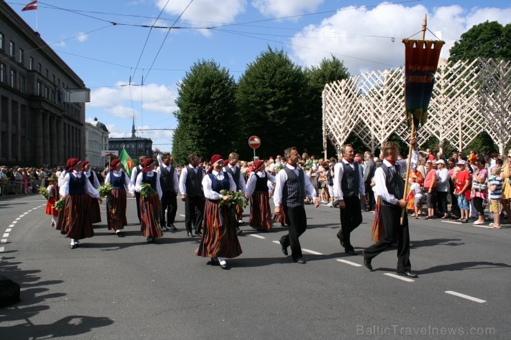 XXV Vispārējo latviešu Dziesmu un XV Deju svētku gājiens - bildēs meklē sevi vai savu kolektīvu. XXV Vispārējo latviešu Dziesmu un XV Deju svētku gājiens - bildēs meklē sevi vai savu kolektīvu. 98939