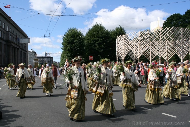 XXV Vispārējo latviešu Dziesmu un XV Deju svētku gājiens - bildēs meklē sevi vai savu kolektīvu. XXV Vispārējo latviešu Dziesmu un XV Deju svētku gājiens - bildēs meklē sevi vai savu kolektīvu. 98943