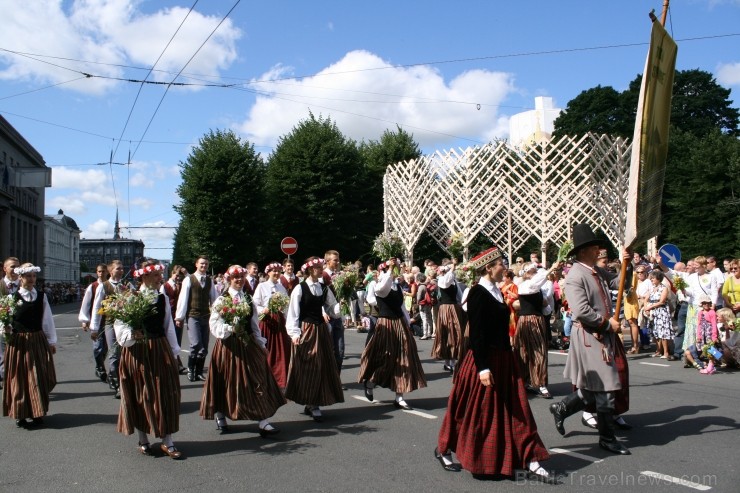 XXV Vispārējo latviešu Dziesmu un XV Deju svētku gājiens - bildēs meklē sevi vai savu kolektīvu. XXV Vispārējo latviešu Dziesmu un XV Deju svētku gājiens - bildēs meklē sevi vai savu kolektīvu. 98946