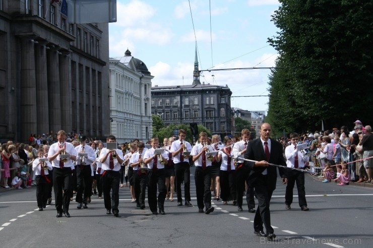 XXV Vispārējo latviešu Dziesmu un XV Deju svētku gājiens - bildēs meklē sevi vai savu kolektīvu. XXV Vispārējo latviešu Dziesmu un XV Deju svētku gājiens - bildēs meklē sevi vai savu kolektīvu. 98948
