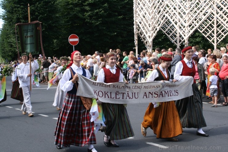 XXV Vispārējo latviešu Dziesmu un XV Deju svētku gājiens - bildēs meklē sevi vai savu kolektīvu. XXV Vispārējo latviešu Dziesmu un XV Deju svētku gājiens - bildēs meklē sevi vai savu kolektīvu. 98952