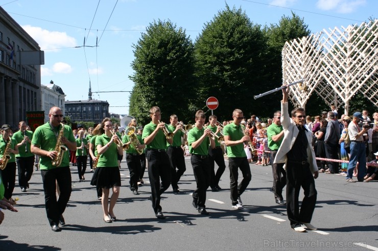 XXV Vispārējo latviešu Dziesmu un XV Deju svētku gājiens - bildēs meklē sevi vai savu kolektīvu. XXV Vispārējo latviešu Dziesmu un XV Deju svētku gājiens - bildēs meklē sevi vai savu kolektīvu. 98956