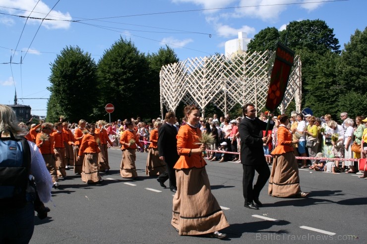 XXV Vispārējo latviešu Dziesmu un XV Deju svētku gājiens - bildēs meklē sevi vai savu kolektīvu. XXV Vispārējo latviešu Dziesmu un XV Deju svētku gājiens - bildēs meklē sevi vai savu kolektīvu. 98959