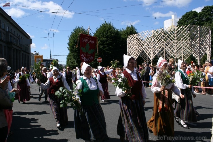 XXV Vispārējo latviešu Dziesmu un XV Deju svētku gājiens - bildēs meklē sevi vai savu kolektīvu. XXV Vispārējo latviešu Dziesmu un XV Deju svētku gājiens - bildēs meklē sevi vai savu kolektīvu. 98961