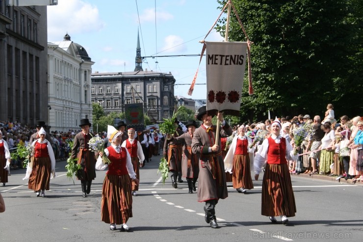 XXV Vispārējo latviešu Dziesmu un XV Deju svētku gājiens - bildēs meklē sevi vai savu kolektīvu. XXV Vispārējo latviešu Dziesmu un XV Deju svētku gājiens - bildēs meklē sevi vai savu kolektīvu. 98967