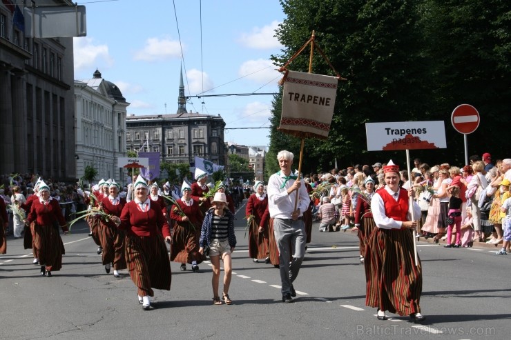 XXV Vispārējo latviešu Dziesmu un XV Deju svētku gājiens - bildēs meklē sevi vai savu kolektīvu. XXV Vispārējo latviešu Dziesmu un XV Deju svētku gājiens - bildēs meklē sevi vai savu kolektīvu. 98970