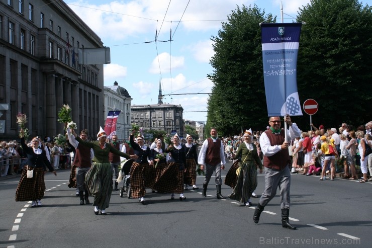 XXV Vispārējo latviešu Dziesmu un XV Deju svētku gājiens - bildēs meklē sevi vai savu kolektīvu. XXV Vispārējo latviešu Dziesmu un XV Deju svētku gājiens - bildēs meklē sevi vai savu kolektīvu. 98978