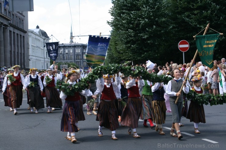 XXV Vispārējo latviešu Dziesmu un XV Deju svētku gājiens - bildēs meklē sevi vai savu kolektīvu. XXV Vispārējo latviešu Dziesmu un XV Deju svētku gājiens - bildēs meklē sevi vai savu kolektīvu. 98982