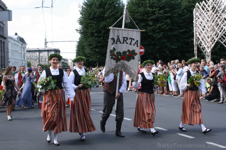 XXV Vispārējo latviešu Dziesmu un XV Deju svētku gājiens - bildēs meklē sevi vai savu kolektīvu. XXV Vispārējo latviešu Dziesmu un XV Deju svētku gājiens - bildēs meklē sevi vai savu kolektīvu. 98984