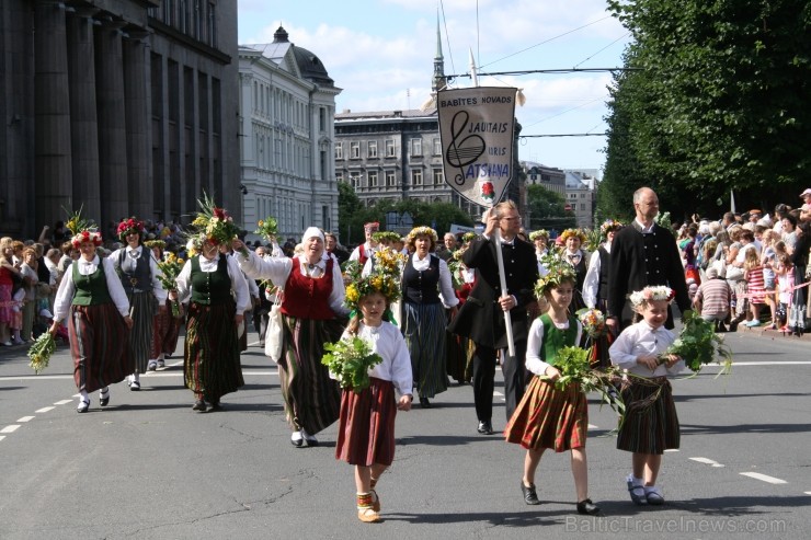 XXV Vispārējo latviešu Dziesmu un XV Deju svētku gājiens - bildēs meklē sevi vai savu kolektīvu. XXV Vispārējo latviešu Dziesmu un XV Deju svētku gājiens - bildēs meklē sevi vai savu kolektīvu. 98985